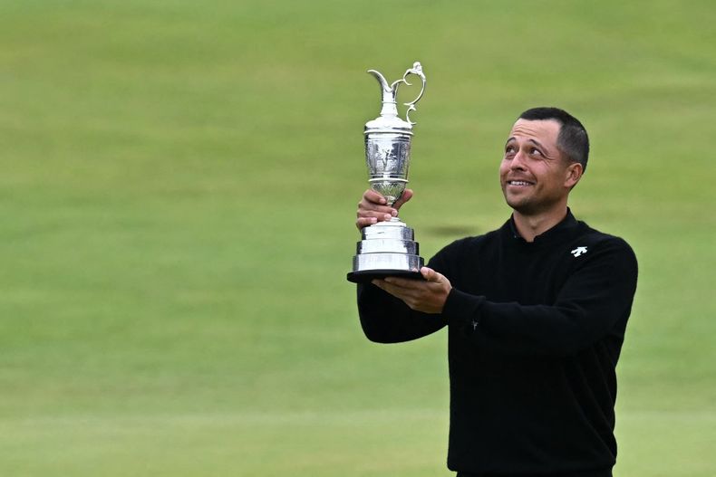 Xander Schauffele durante la ceremonia de premiación del British Open