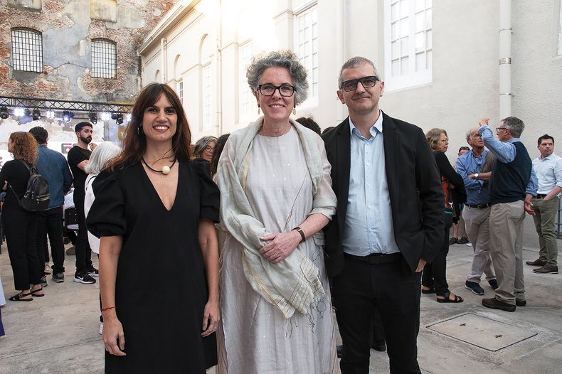 La coordinadora del Instituto Nacional de Artes Visuales Silvana Bergson, la directora nacional de Cultura Mariana Wainstein y el director del EAC Guillermo Sierra