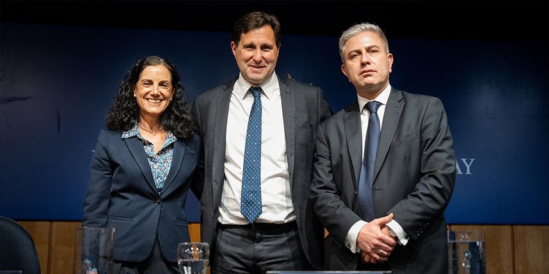 La ministra de Economía, el presidente saliente del BCU y su sucesor