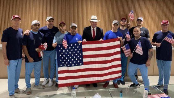 Venezuela libera a 10 estadounidenses a cambio de venezolados deportados por Estados Unidos a El Salvador Venezuela libera a 10 estadounidenses a cambio de venezolados deportados por Estados Unidos a El Salvador