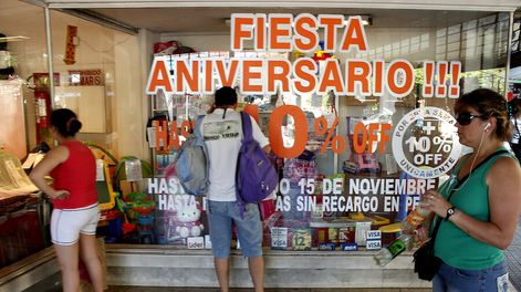 Búsqueda | A fin del año pasado había más de 800.000 personas con más de 90 días de atraso de pago. Foto: Javier Calvelo, adhocFOTOS