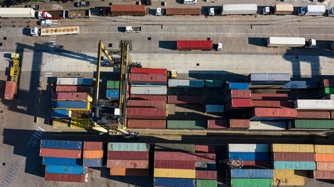 Vista aérea del puerto de Montevideo. Foto: Nicolás Celaya / adhocFOTOS