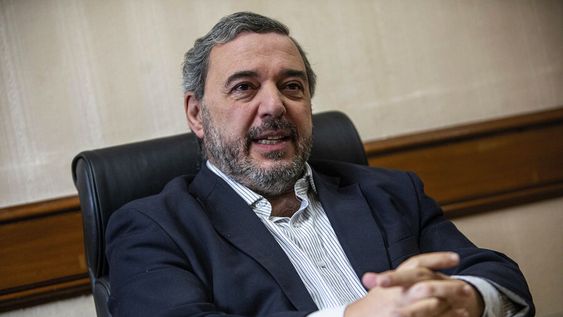 Mario Bergara durante la entrevista con Búsqueda. Fotos: Mauricio Zina / adhocFOTOS Mario Bergara durante la entrevista con Búsqueda. Fotos: Mauricio Zina / adhocFOTOS