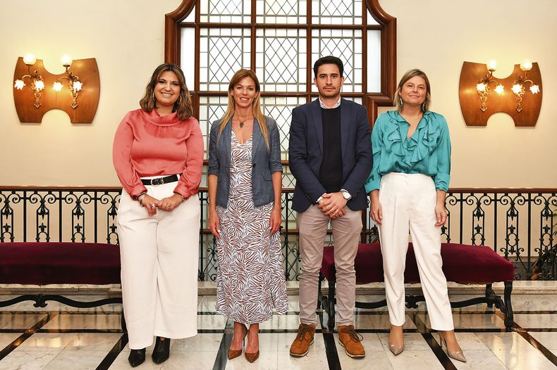 Pilar Simon, del Ministerio de Ambiente, con la fundadora de Sembrando Lorena Ponce de León, el director ejecutivo de Magnolio Sala Rodrigo García y la directora ejecutiva del programa Andrea Bellolio