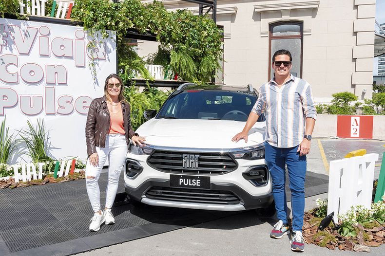 De Fiat: la gerenta de Marketing Gabriela Coletto y el gerente comercial Martín Cervini 