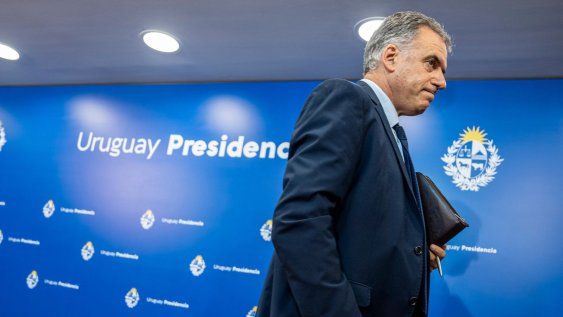 Yamandú Orsi tras la conferencia en Torre Ejecutiva Yamandú Orsi tras la conferencia en Torre Ejecutiva