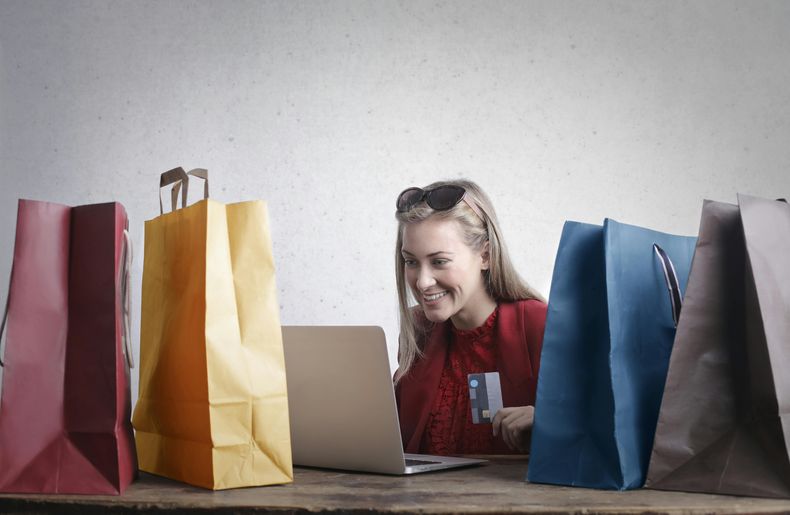 Las compras compulsivas tienen un claro componente emocional: sentimientos como la soledad, la tristeza, la nostalgia o la frustración pueden ser factores determinantes.