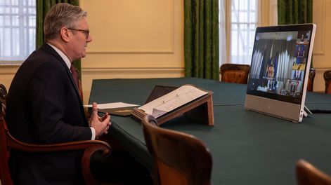 El primer ministro del Reino Unido, Keir Starmer, recibe a líderes internacionales en una llamada virtual para hablar sobre el apoyo a Ucrania.