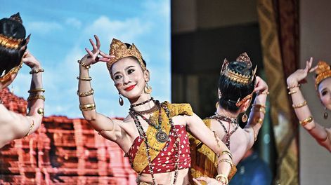 Bailarinas tailandesas durante el espectáculo de apertura de las 45ª sesión del Comité del Patrimonio Mundial de la Unesco. Jullián Suwanrumpha, AFP