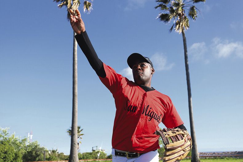 imagen de IM incluirá béisbol y sóftbal entre sus actividades deportivas, ante la masiva llegada de inmigrantes que los practican