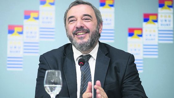 Mario Bergara durante una conferencia en la sede del Frente Amplio. Foto: Pablo Vignali / adhocFOTOS Mario Bergara durante una conferencia en la sede del Frente Amplio. Foto: Pablo Vignali / adhocFOTOS