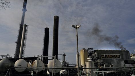 Refinería de Ancap en La Teja. Foto: Ricardo Antúnez / adhocFOTOS