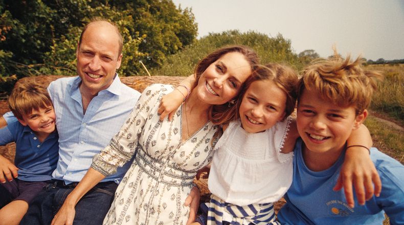 “El viaje del cáncer es complejo, aterrador e impredecible para todos, especialmente para los más cercanos a ti”, señaló Kate en el video en el que anunció el fin del tratamiento