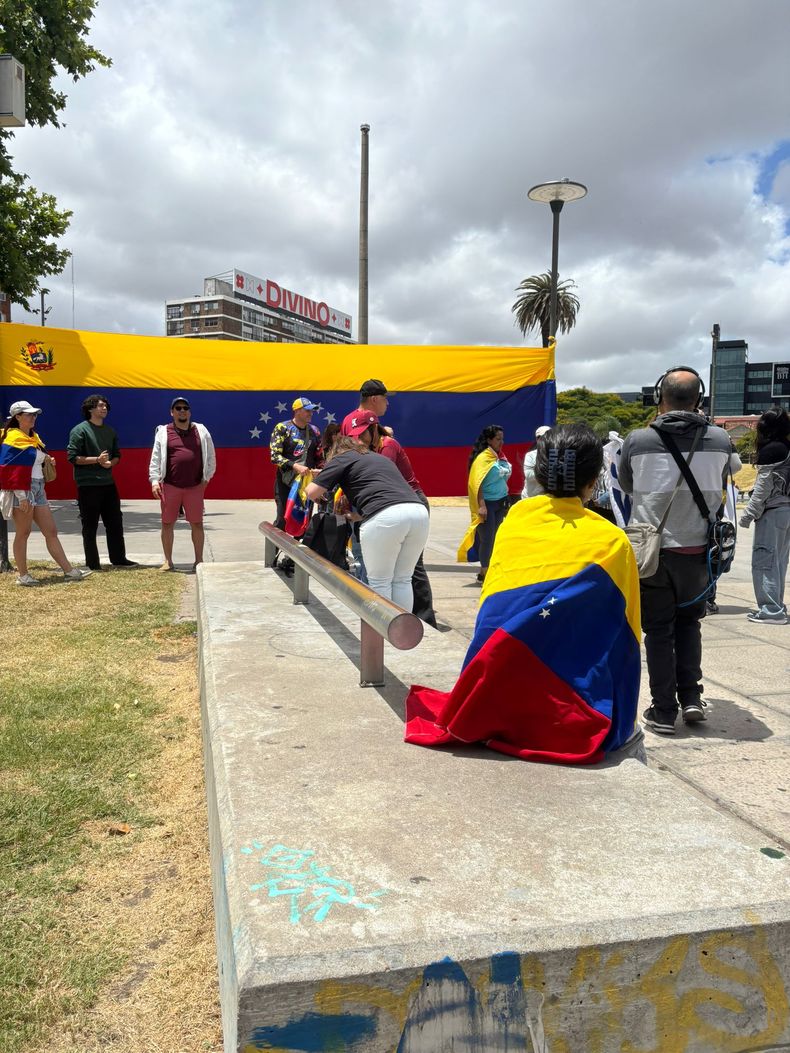 Venezuela Plaza la bandera Montevideo 02