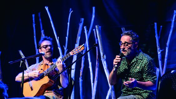 Kevin Johansen y Jorge Drexler tocaron juntos en el cine de La Paloma como parte del festival Kevin Johansen y Jorge Drexler tocaron juntos en el cine de La Paloma como parte del festival