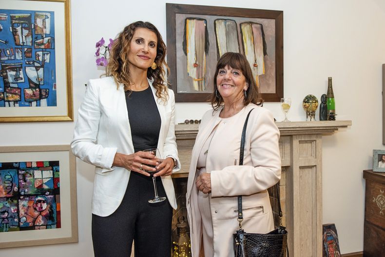 La embajadora de Palestina Nadya Rasheed con Teresa Aishemberg, gerenta general de la Unión de Exportadores