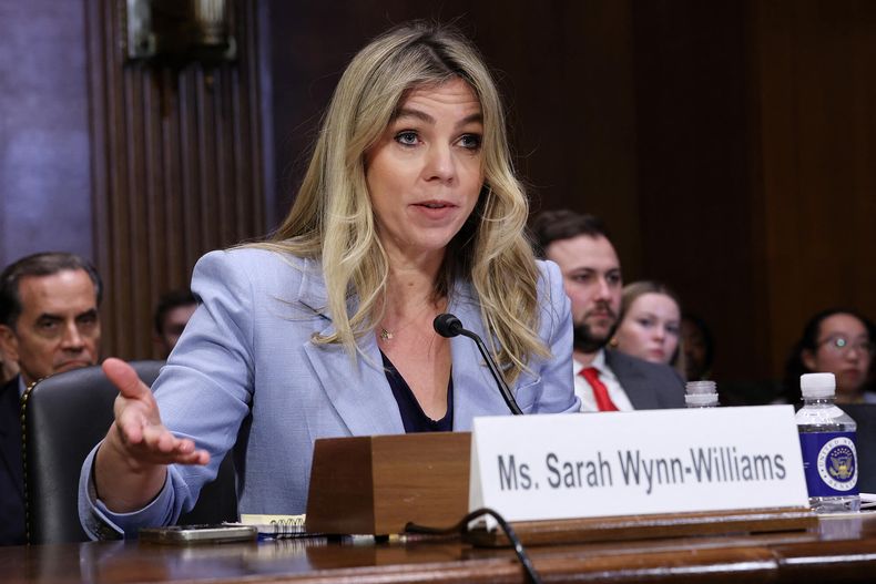 Sarah Wynn-Williams, exdirectora de Políticas Públicas Globales de Facebook, testifica durante una audiencia del Comité Judicial del Senado en el Capitolio el 9 de abril de 2025 en Washington, D.C.
