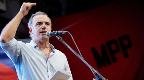 Intendente de Canelones, Yamandú Orsi, durante un congreso del MPP. Foto: Javier Calvelo / adhocFOTOS