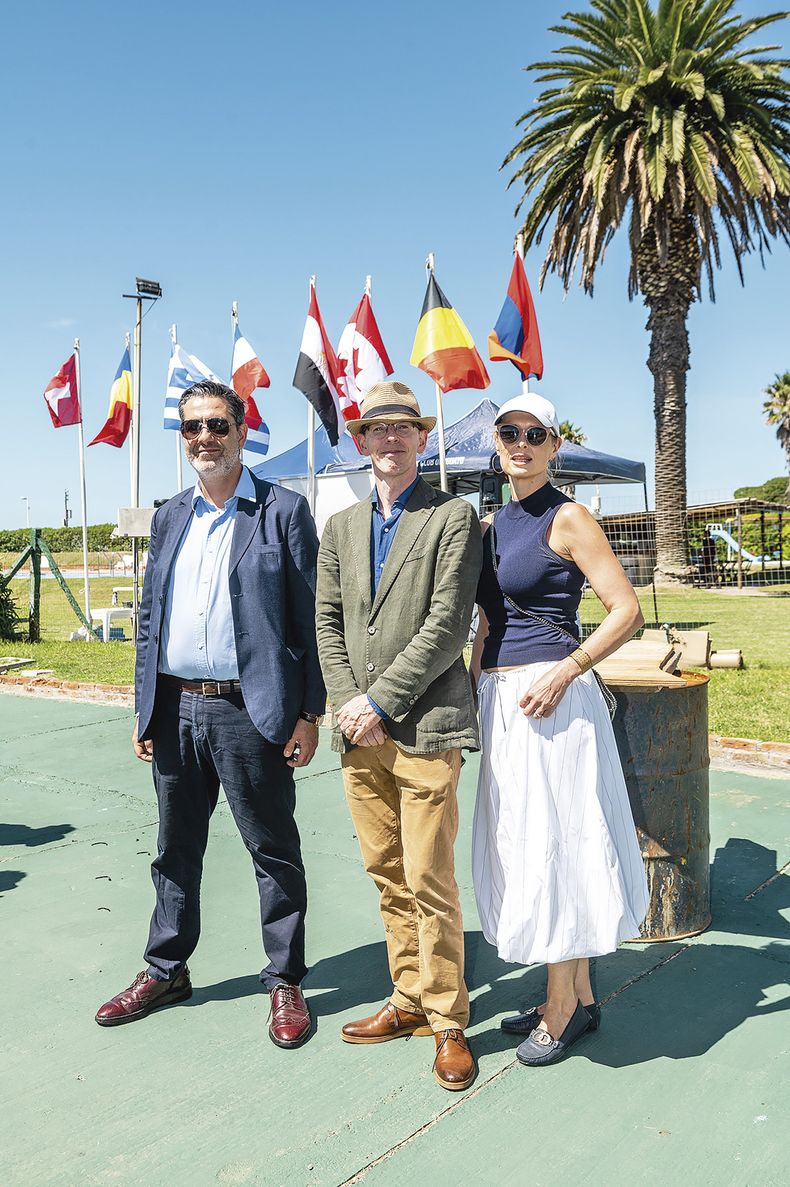Mihail Manousakis, Carl Dolan y Catherine Spyridakis