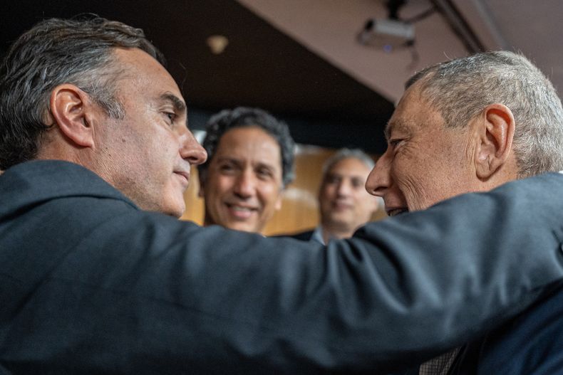 Guillermo Tolosa, presidente del BCU, y el ministro Oddone.