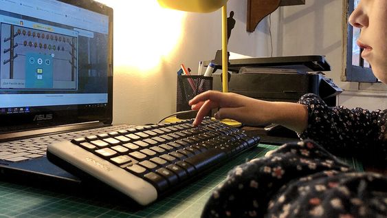 Más de 15.000 alumnos quedaron “desconectados” en 2020. Foto: Nicolás Garrido / Búsqueda Más de 15.000 alumnos quedaron “desconectados” en 2020. Foto: Nicolás Garrido / Búsqueda