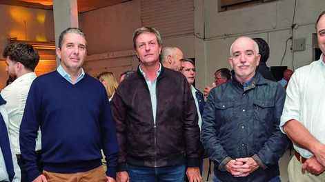 Los criadores de Hereford José Bonica, Felipe Bove, Ricardo Reilly Arrarte, Walter Romay y el presidente de la Asociación Rural del Uruguay, Rafael Ferber.