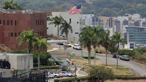 Fotografía que muestra la sede de la Embajada de Estados Unidos este lunes en Caracas (Venezuela).