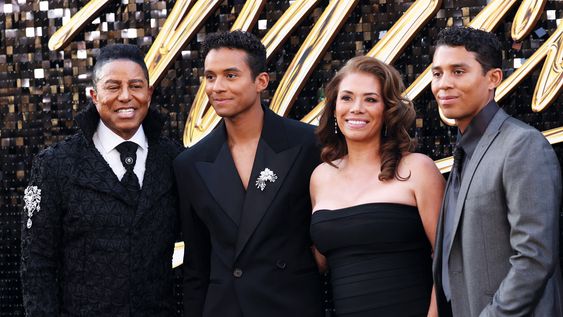 Jaafar Jackson, cantante, bailarín y protagonista de Michael, es hijo de Jermaine Jackson, hermano del artista pop, y de Alejandra Genevieve Oaziaza, quienes tienen otros dos hijos, Jermajesty y Genevieve Katherine.