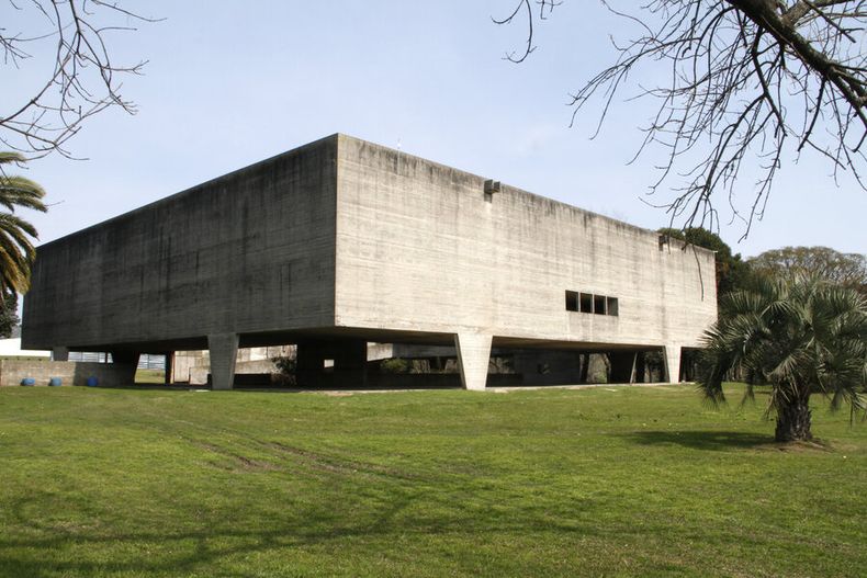 imagen de La Facultad de Arquitectura estudiará situación del emblemático urnario del Cementerio del Norte, para detener su deterioro