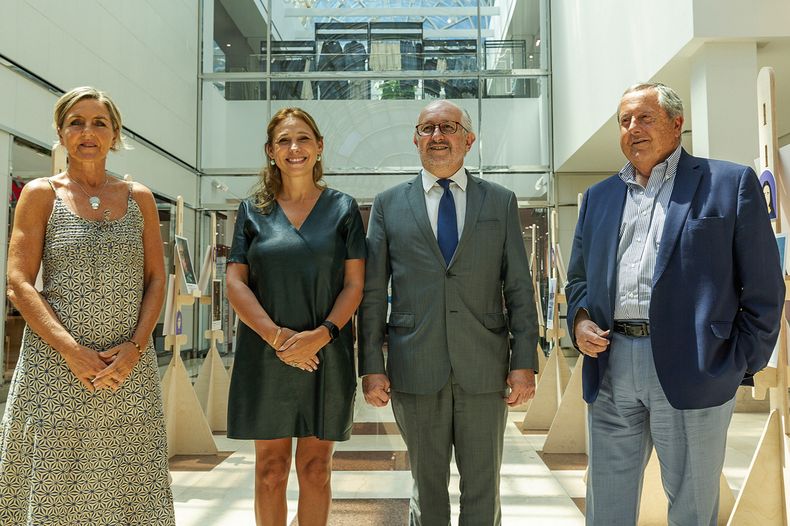 Presidenta del Consejo Directivo del IBCE Cecilia Scorza, gerenta de Marketing de Montevideo Shopping Carolina De León, ministro de Educación y Cultura Pablo da Silveira, director de Montevideo Shopping Carlos Lecueder