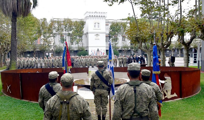 El recuerdo del Ejército al 14 de abril se realizó con un toque de silencio. Foto: web del Ejército Nacional