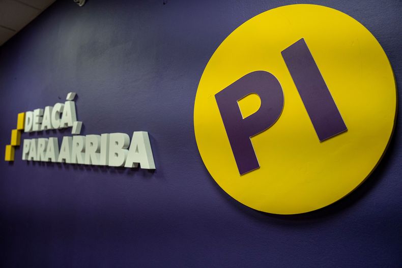 Logo del Partido Independiente en su sede