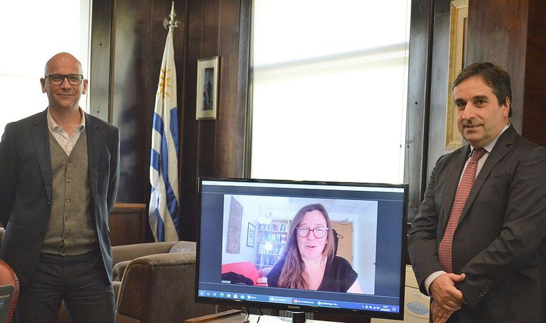 Alfonso Capurro, Ana Fostel y Aldo Lema, los miembros del naciente Consejo Fiscal Asesor. Foto: MEF