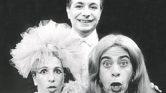 Luis Charamelo, Virginia Méndez y Petru Valenski en la foto de un afiche promocional de la obra a inicios de los años 90 Luis Charamelo, Virginia Méndez y Petru Valenski en la foto de un afiche promocional de la obra a inicios de los años 90