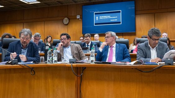 La Comisión de Presupuesto integrada con Hacienda recibió a la Presidencia de la República. La Comisión de Presupuesto integrada con Hacienda recibió a la Presidencia de la República.