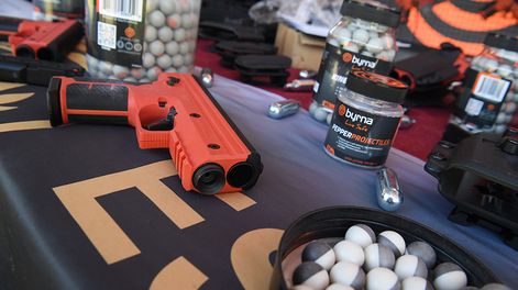 Las armas Byrna estarán disponibles en las próximas semanas para la Policía Nacional&nbsp; &nbsp;