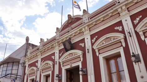 Fachada de la Intendencia de Artigas.