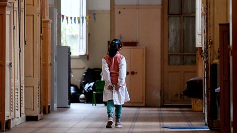 Niña en escuela de Montevideo
