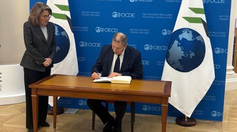 El ministro Oddone en su visita a la sede de la OCDE, en París, a fines del año pasado.