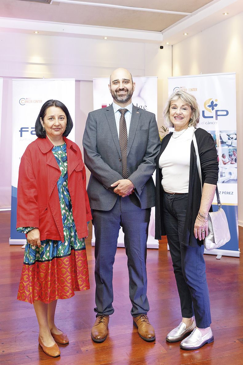 Paula Rojas de FALP Chile, Andrés del Olmo de&nbsp;la Embajada de Chile y Ana Vidal de ProChile