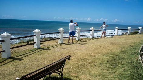 imagen de Jerarcas destacan buena afluencia de turistas en inicio de la  temporada y operadores advierten “parate” en las reservas