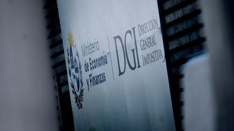 Sede de la DGI. Foto: Javier Calvelo, adhocFOTOS