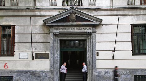 El MEF analiza cambios en varios impuestos. Foto: Nicolás Der Agopián / Búsqueda