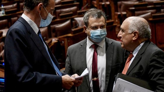 Guido Manini, Raúl Lozano y Guillermo Domenech durante la sesión del Senado en el Palacio Legislativo. Foto: Javier Calvelo/ adhocFOTOS Guido Manini, Raúl Lozano y Guillermo Domenech durante la sesión del Senado en el Palacio Legislativo. Foto: Javier Calvelo/ adhocFOTOS