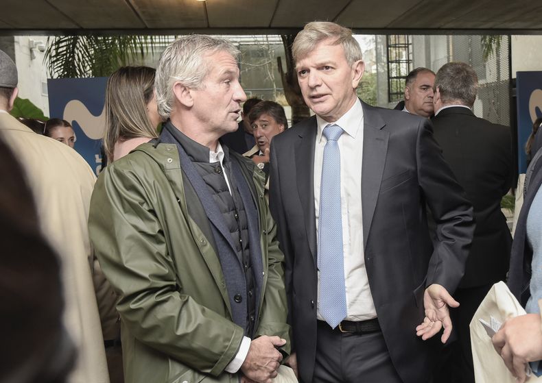 Martín Gómez Platero con el secretario Nacional del Deporte Sebastián Bauzá