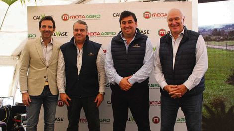 Diego de la Puente, José Pedro Aicardi, Juan Miguel Otegui y Víctor Tonelli en la inauguración de MegaAgro en Young