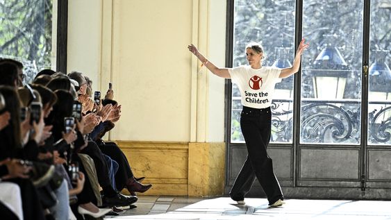 asi fue el desfile de gabriela hearst en la semana de la moda de paris