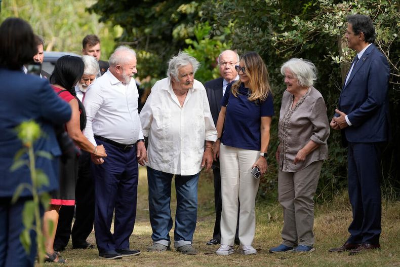 Ignacio Lula da Silva visita a José Mujica en su chacra de Rincón del Cerro, Montevideo. Foto: Daniel Rodriguez / adhocFOTOS