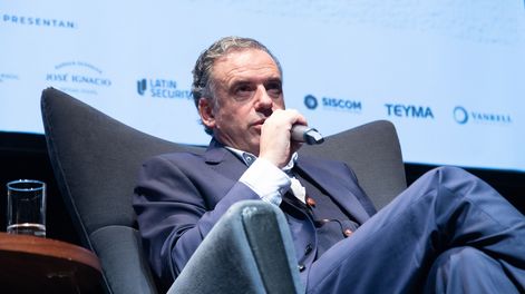 Yamandú Orsi, precandidato por el Frente Amplio, durante el ciclo Desayunos Candidatos de Búsqueda&nbsp;