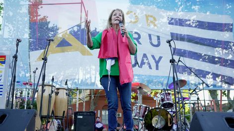 Carolina Cosse, después de que el Frente Amplio habilitara su precandidatura. Foto: Javier Calvelo, adhocFOTOS